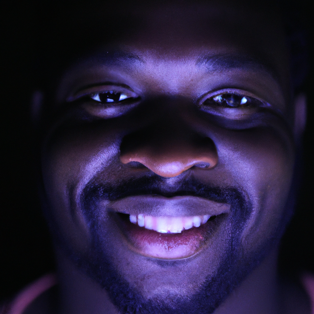 Directeur artistique — portrait minimal, lumière LED douce latérale